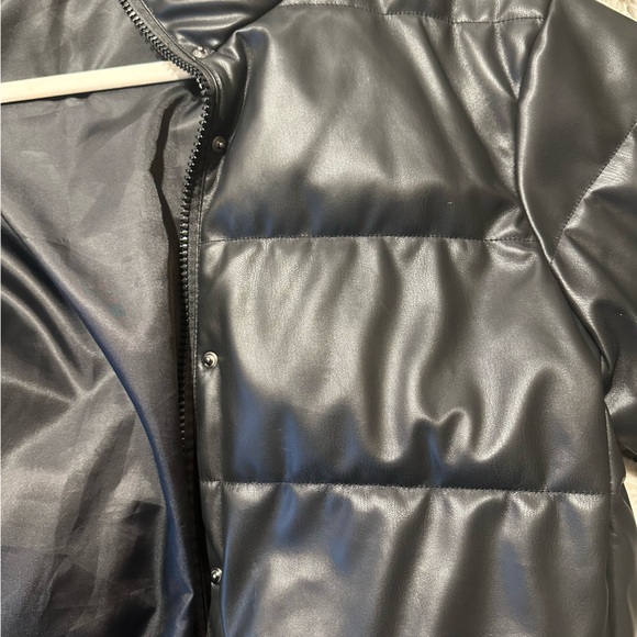ASOS faux leather cropped puffer jacket women’s small like new - Picture 8 of 9